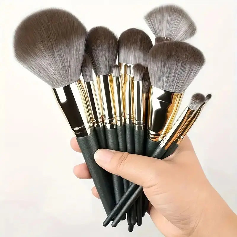 Makeup Brush Set: Soft and Fluffy