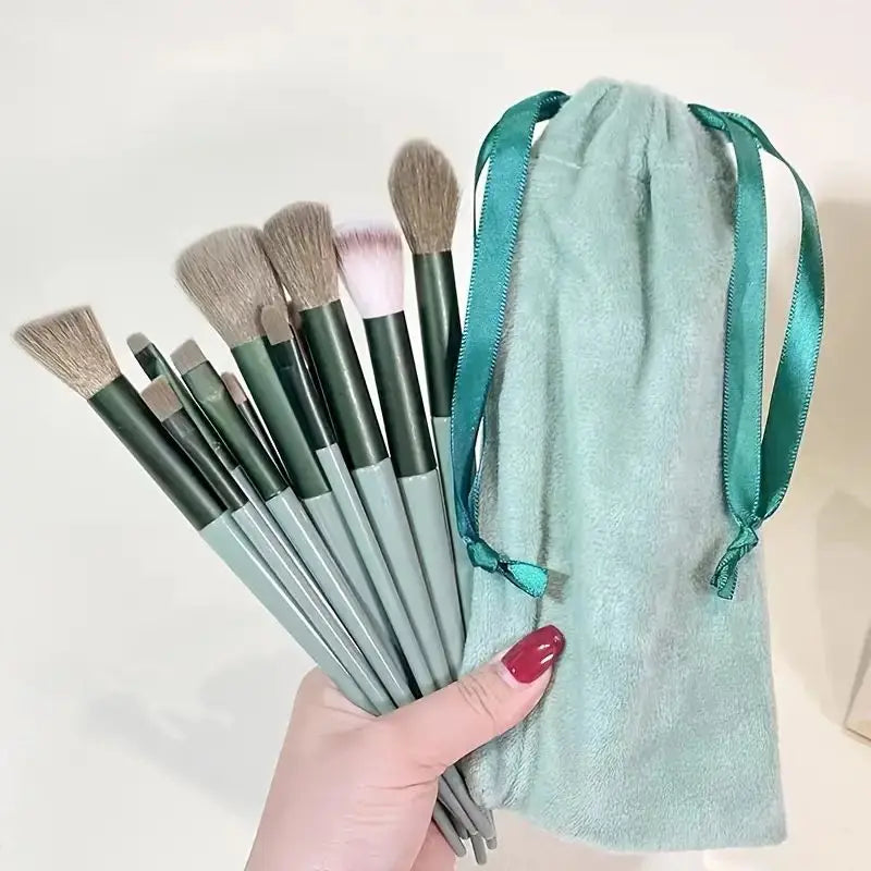 Makeup Brush Set: Soft and Fluffy