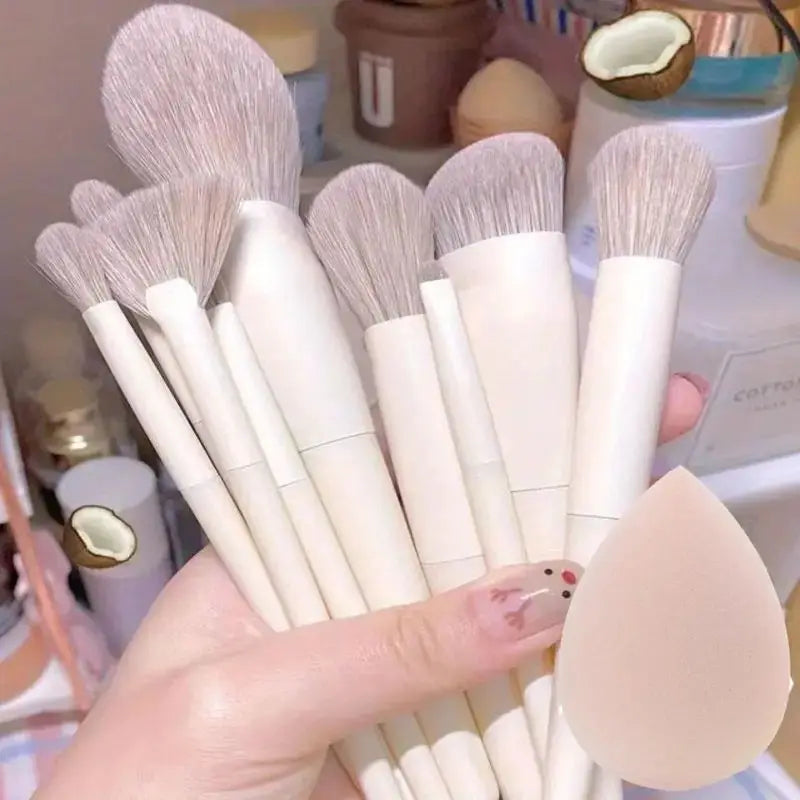 Makeup Brush Set: Soft and Fluffy