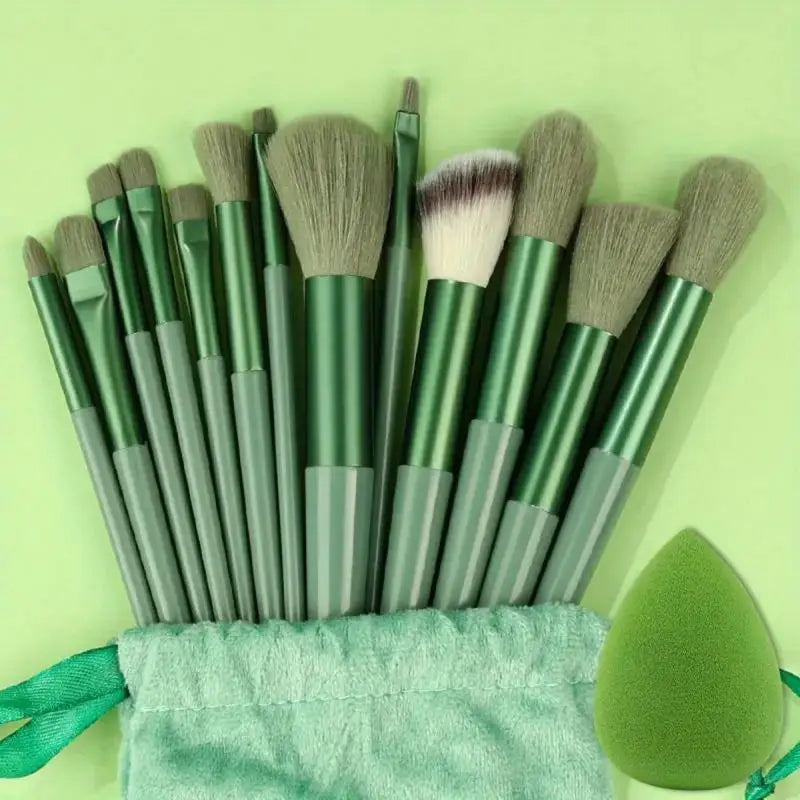 Makeup Brush Set: Soft and Fluffy